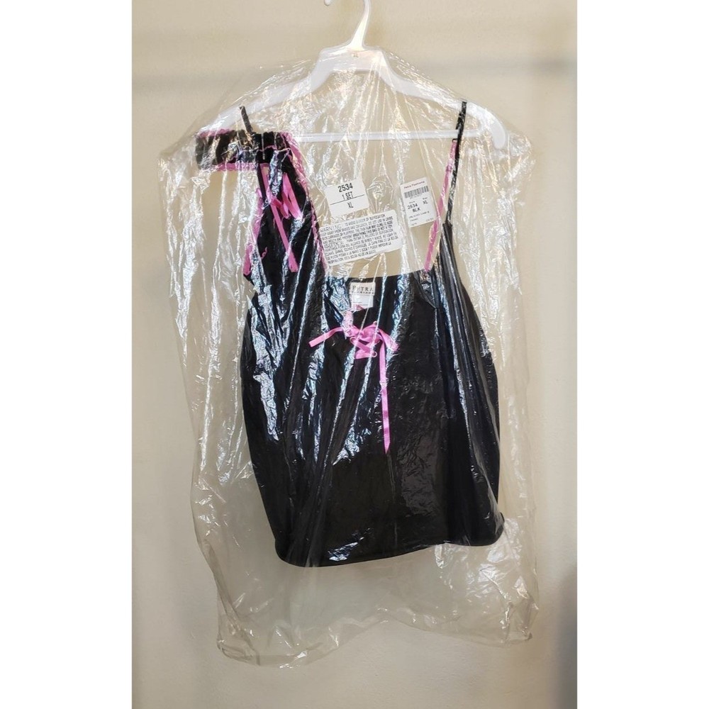 Black and Pink Lingerie - Picture 2 of 11